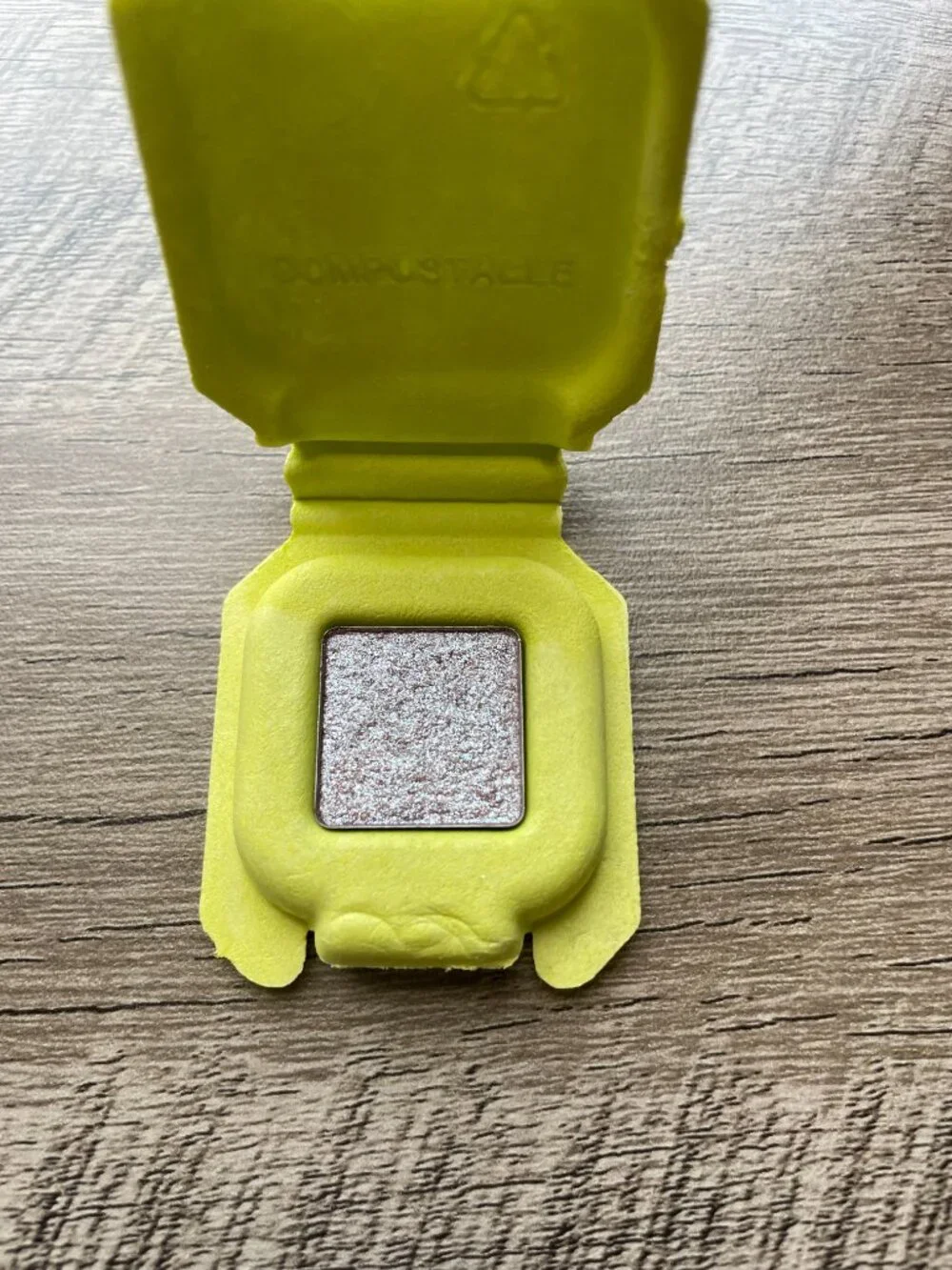 Half Magic Eyeshadow Single in Sparkle Puff
